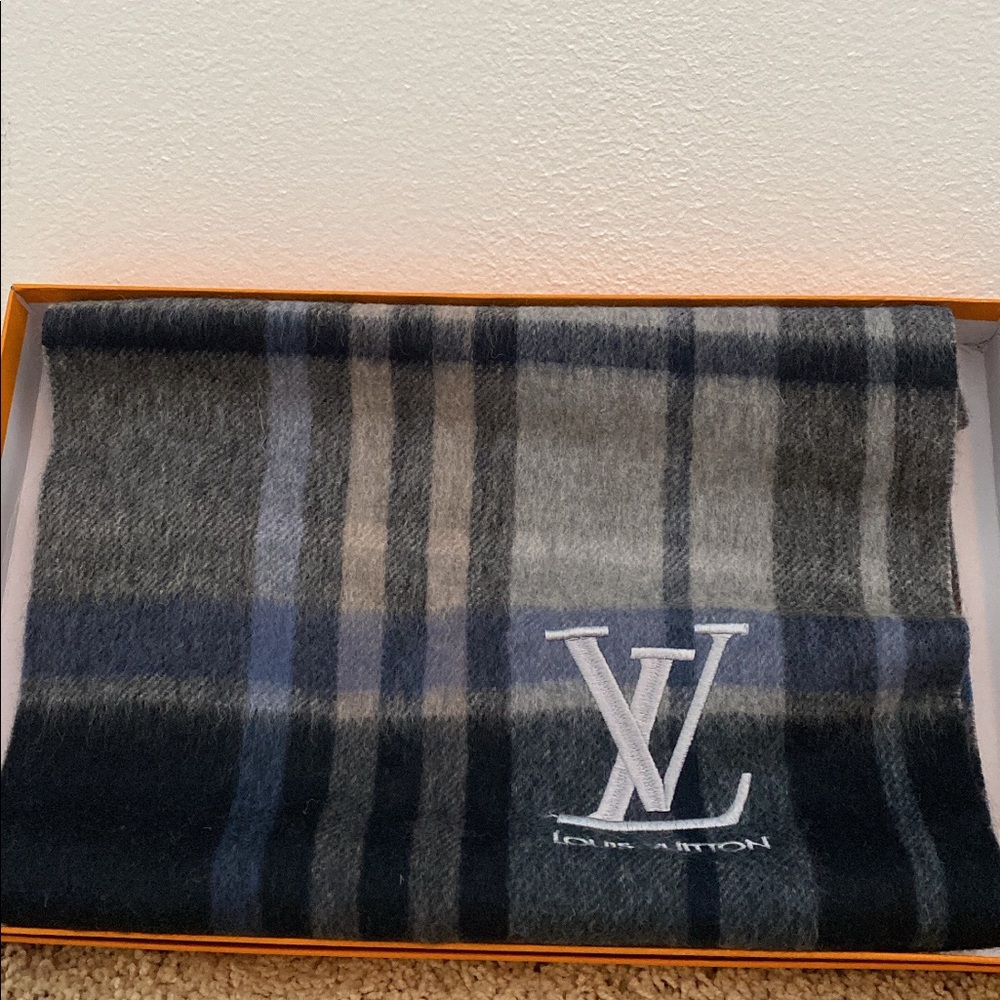 NWT LV Mens Scarf